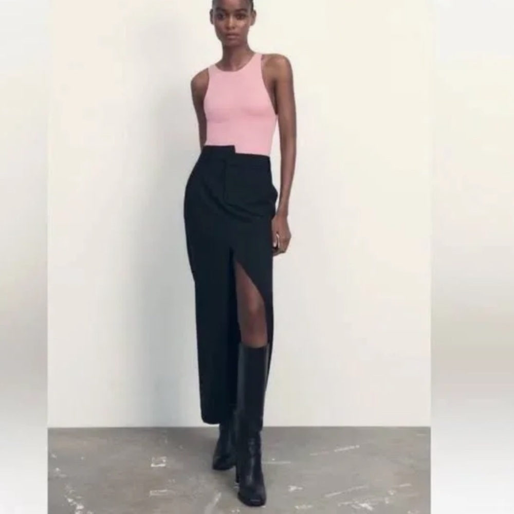 Zara DOUBLE WAISTED SKIRT 
Black 0/8818/041/800/01
